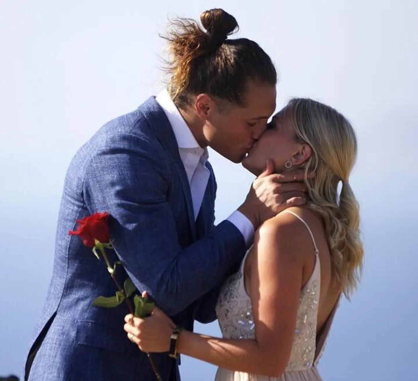 Jaffer Janjooa gav sin sidste rose til Bolette Birch og fik et kys til gengæld.