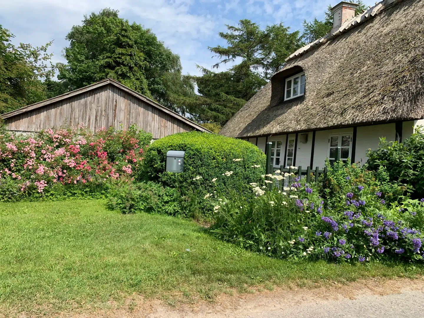 Der er idyl for alle pengene på de danske småøer. Her et typisk hus på Avernakø.Foto: Jens Anton Havskov