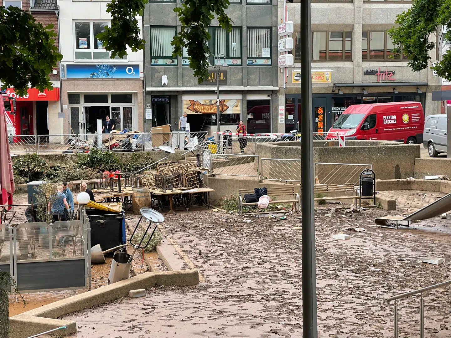 Det her var indtil i onsdags et hyggeligt torv i Euskirchen. Genopbygningsarbejdet i det vestlige Tyskland bliver enormt.