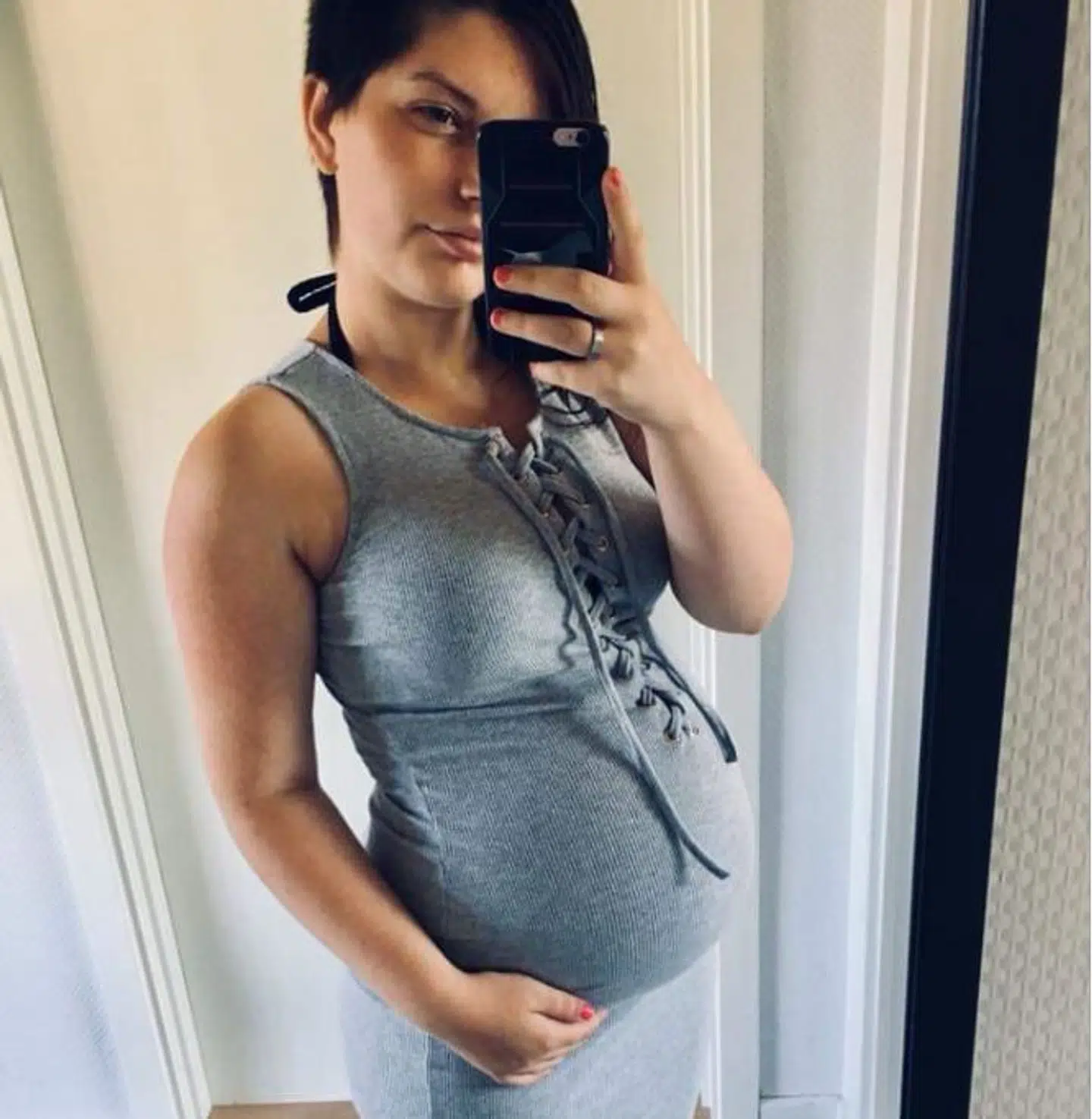 Camilla Pedersen var otte uger henne, da hun fandt ud af, hun var gravid med sin kæreste, Jonas. (Privatfoto)