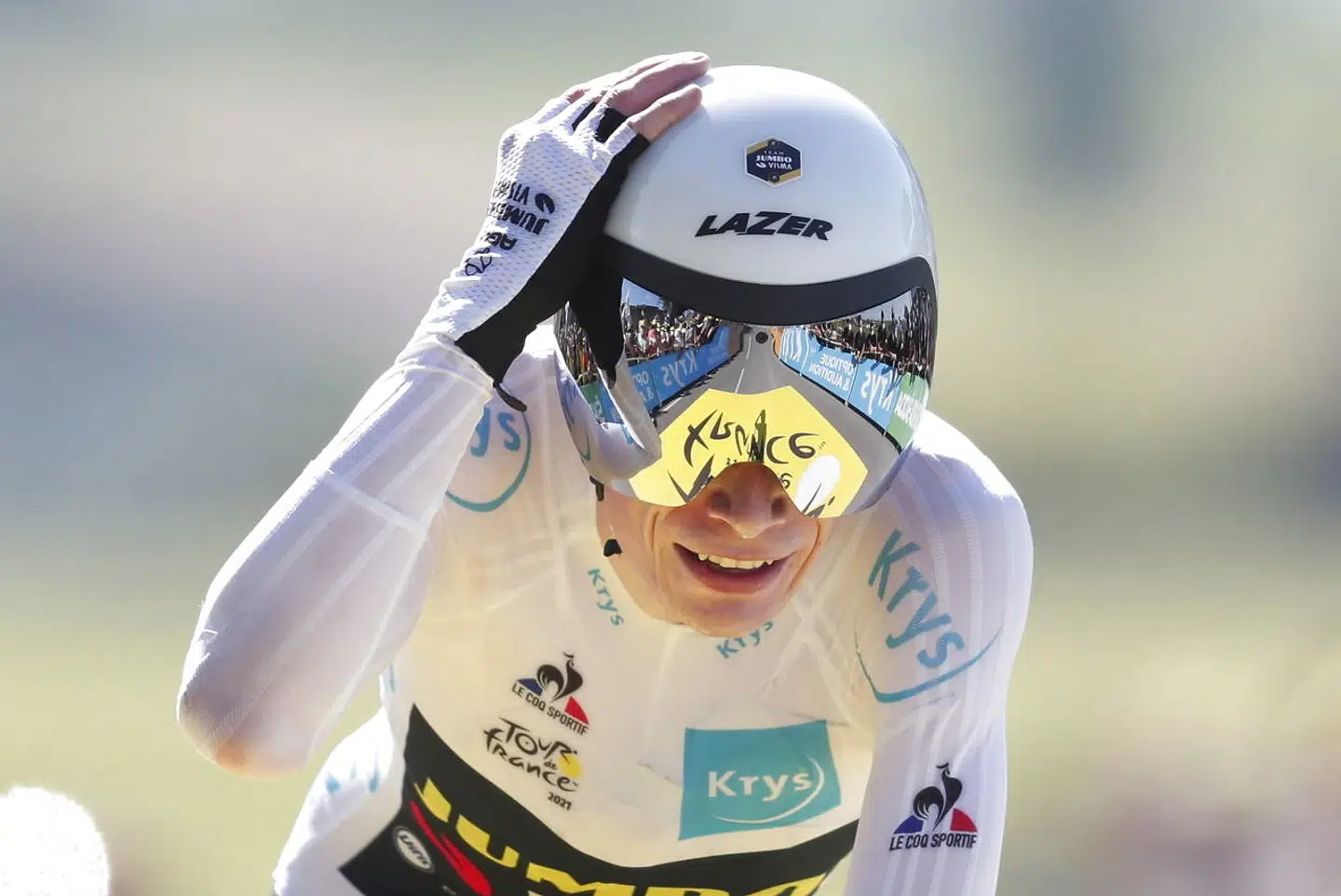 epa09350460 Danish rider Jonas Vingegaard of Team Jumbo-Visma reacts as he crosses the finish line during the 20th stage of the Tour de France 2021, a time trial over 30.8 km from Libourne to Saint Emilion, France, 17 July 2021. EPA/GUILLAUME HORCAJUELO