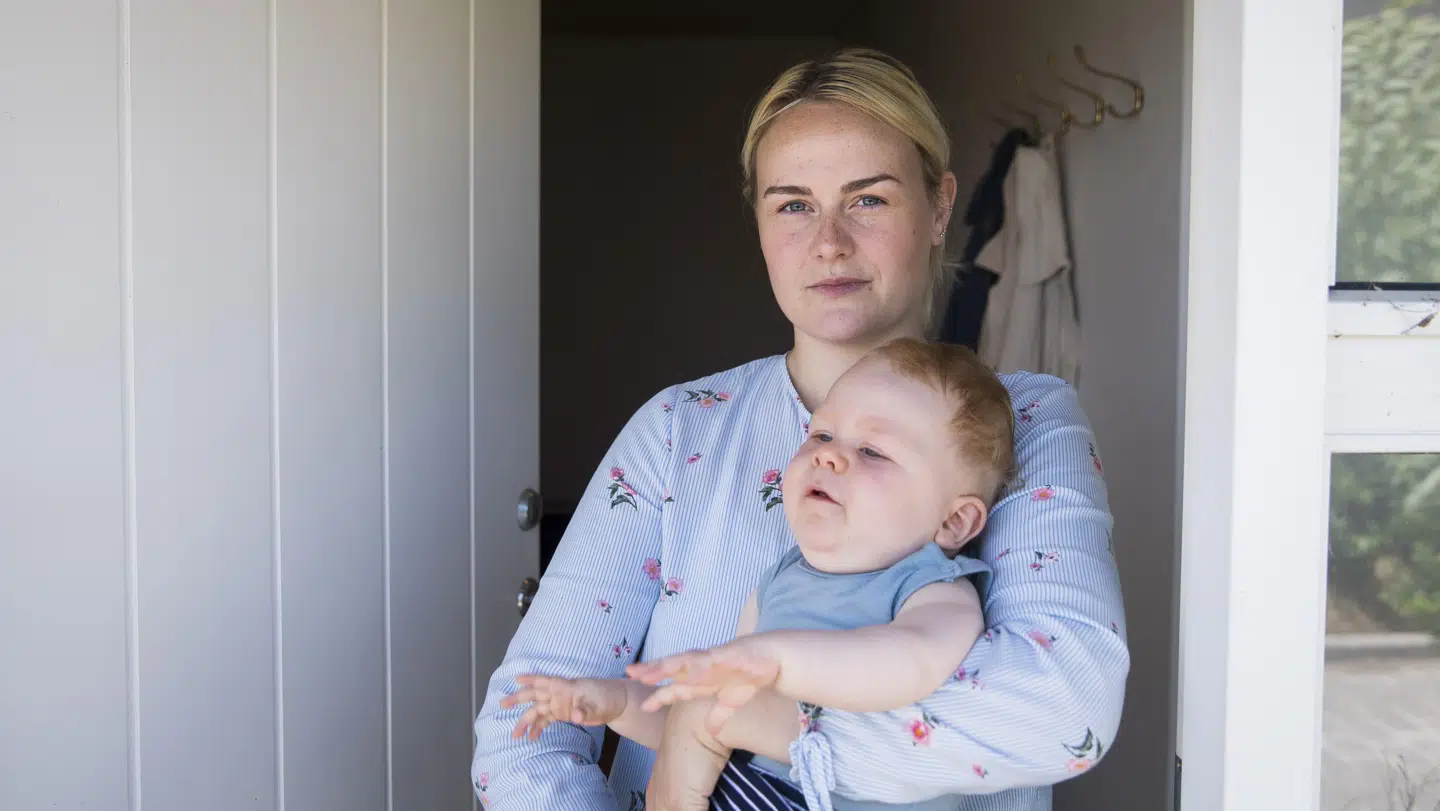 Valdemar med sin mor, Nana Kathrine Hansen. Foto: Henrik Petersen/Byrd.