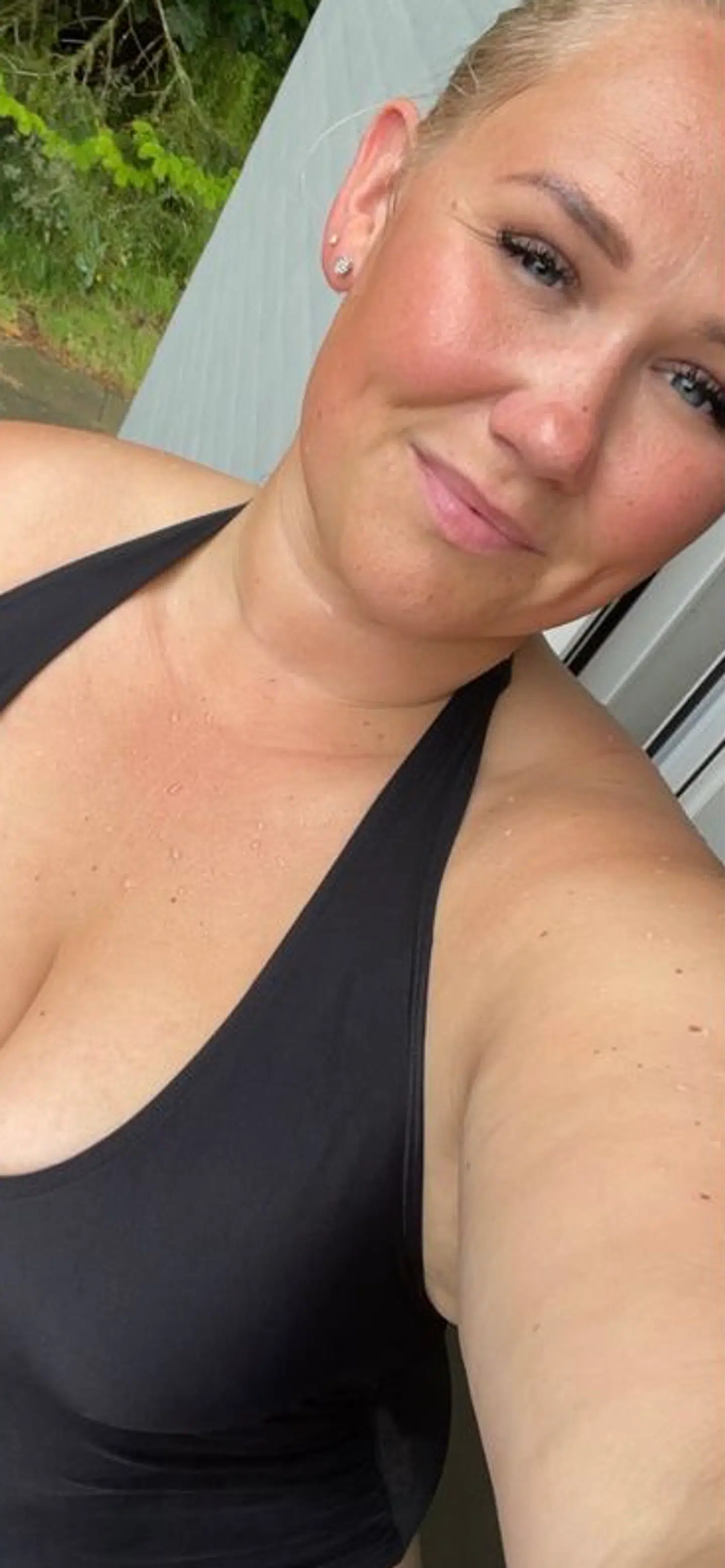 Cecilie Schmeichel er på 'badedragtsholdet', fordi hendes mave efter et akut kejsersnit og en akut blindtarmsbetændelse ligner en gang 'biksemad'. Foto Cecilie Schmeichel.