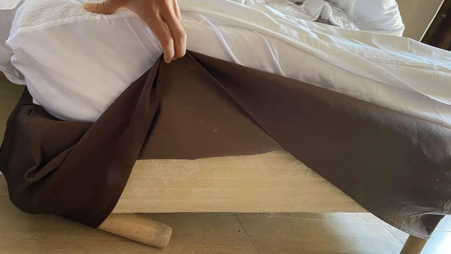 Flere danske børn sidder lige nu fanget i isolation på Malta. Billedet er fra et af værelserne.