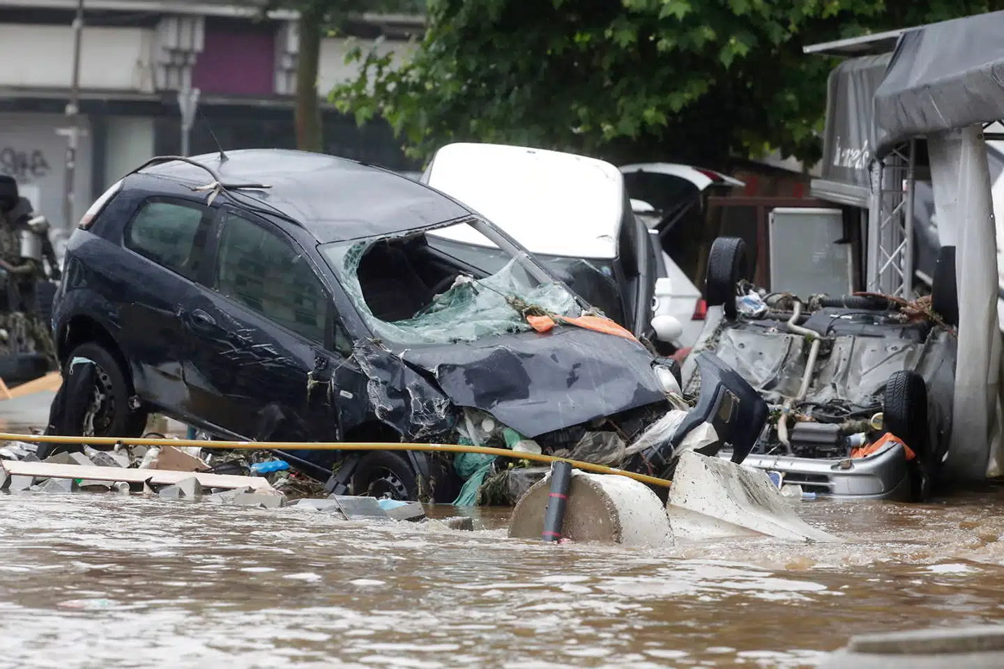 Voldsom regn har ført til oversvømmelser og dødsfald i Belgien.