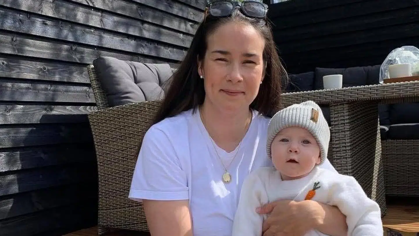 Trine og datteren Frida følger noget af Tour de France i autocamper. Blandt andet sammen med Trines mor, Rosa, som er kendt fra 'Den store bagedyst'.