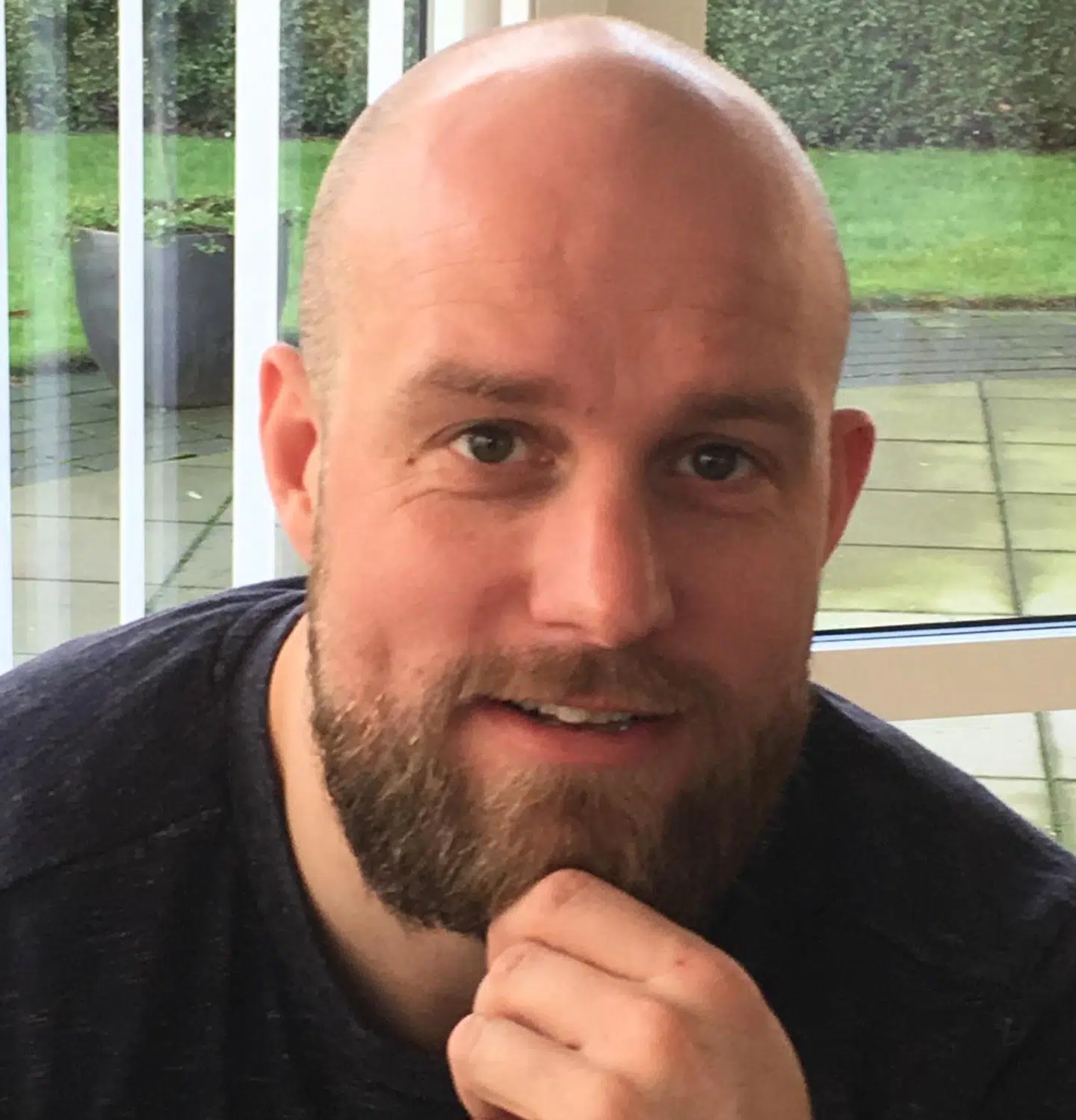 Magnus Buhl Hansen mistede livet, da den tiltalte mand kørte ind i hans bil på Langebro i juli 2019.