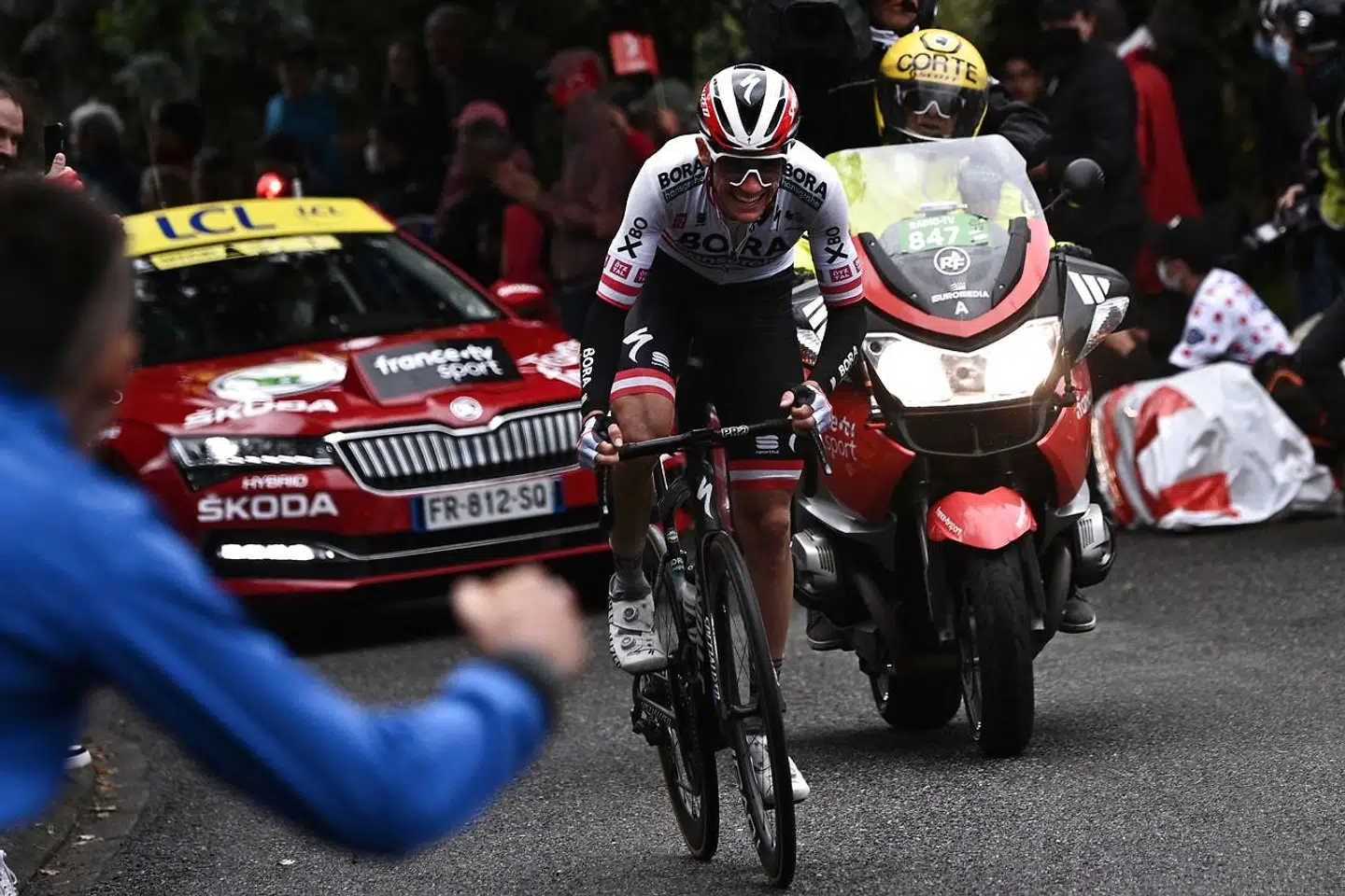 Team Bora Hansgrohes Patrick Konrad tog sin første Tour de France-etapesejr.