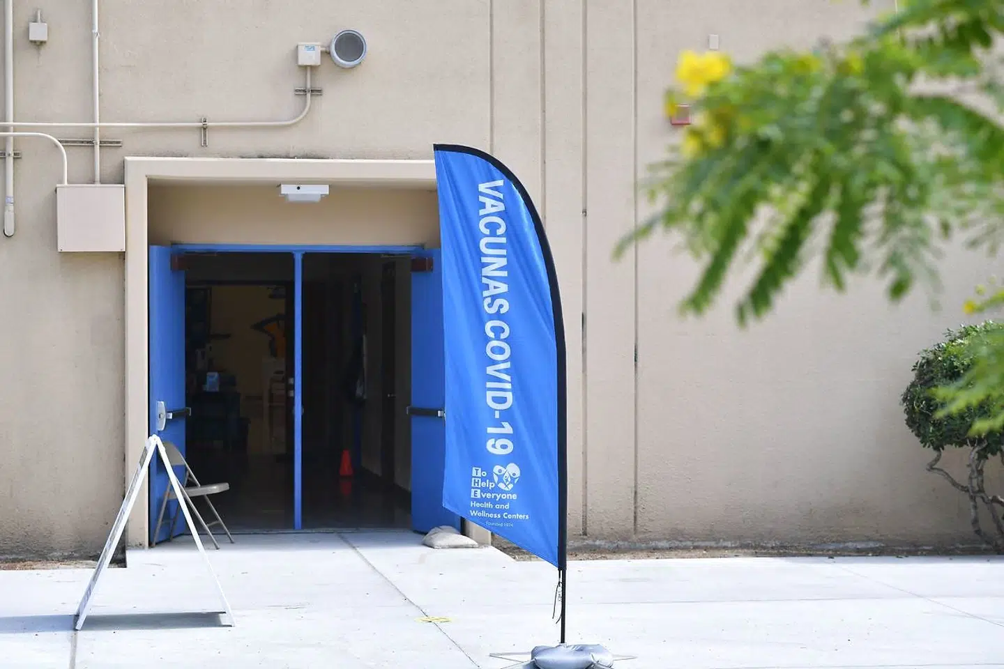 Et vaccinationscenter i Los Angeles. Her er ikke et øje.