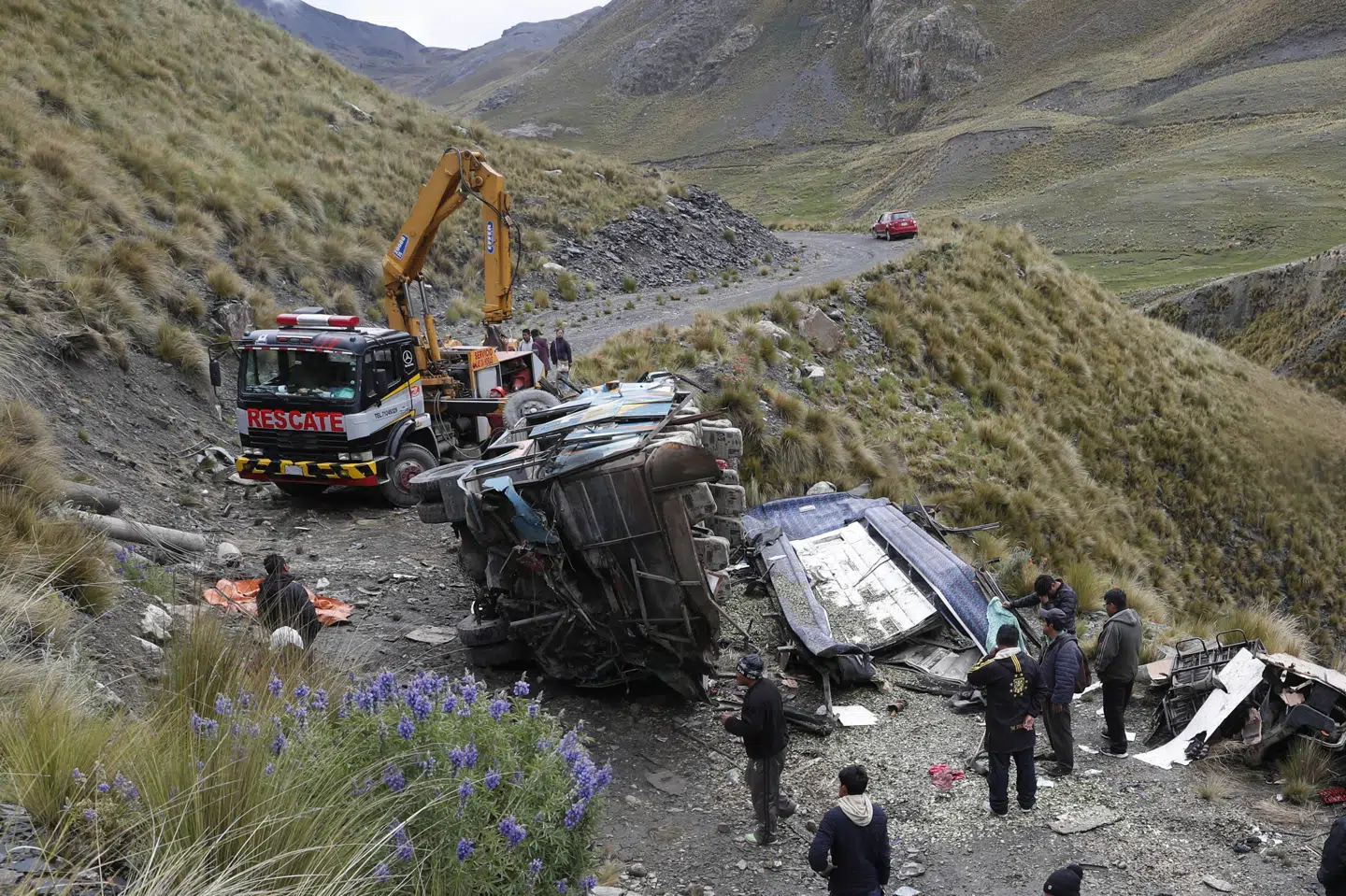 Alvorlige trafikulykker forekommer hyppigt på de bjergrige veje i Bolivia - som her i Inca Chaca i udkanten af La Paz i slutningen af januar sidste år. Juan Karita/Ritzau Scanpix