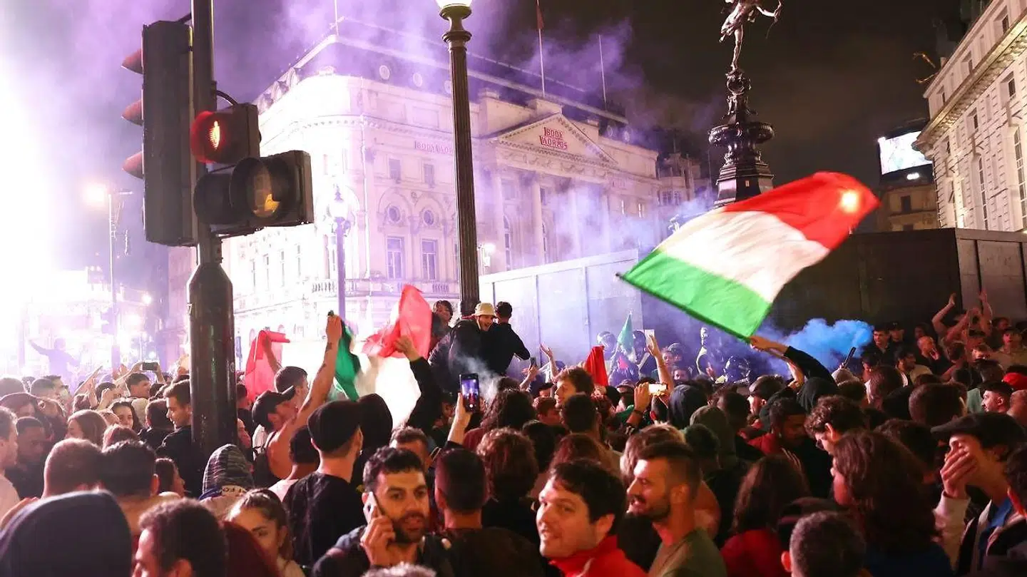 Italienske fans i London fejrer EM-sejren.