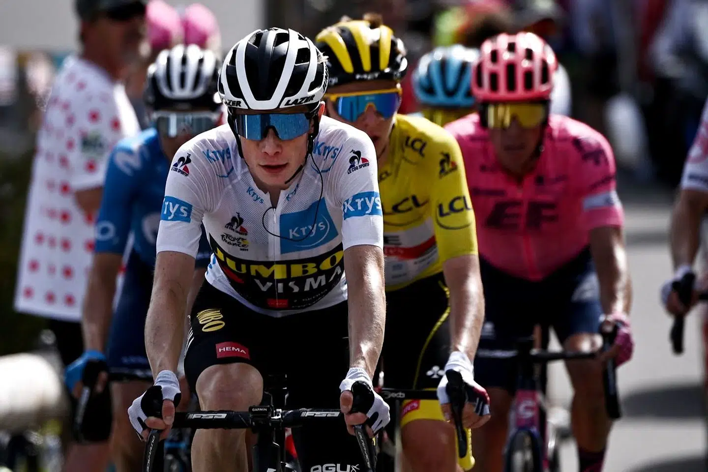 Jonas Vingegaard med Tadej Pogacar på slæb på søndagens etape.