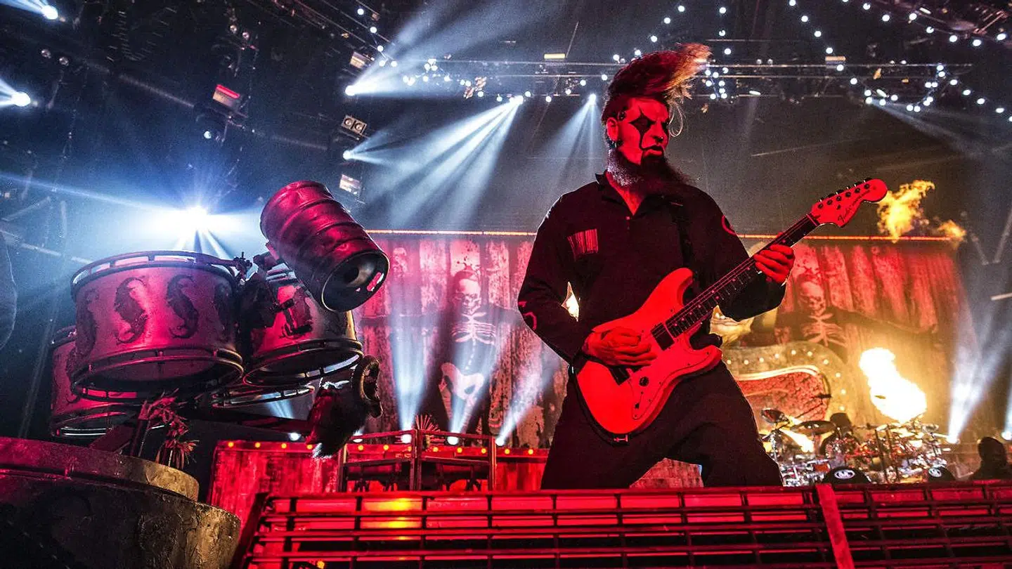 Det amerikanske metalband Slipknot er kendetegnet ved deres uhyggelige masker. Her ses guitaristen Jim Root under en koncert i københavnske Forum i 2015.