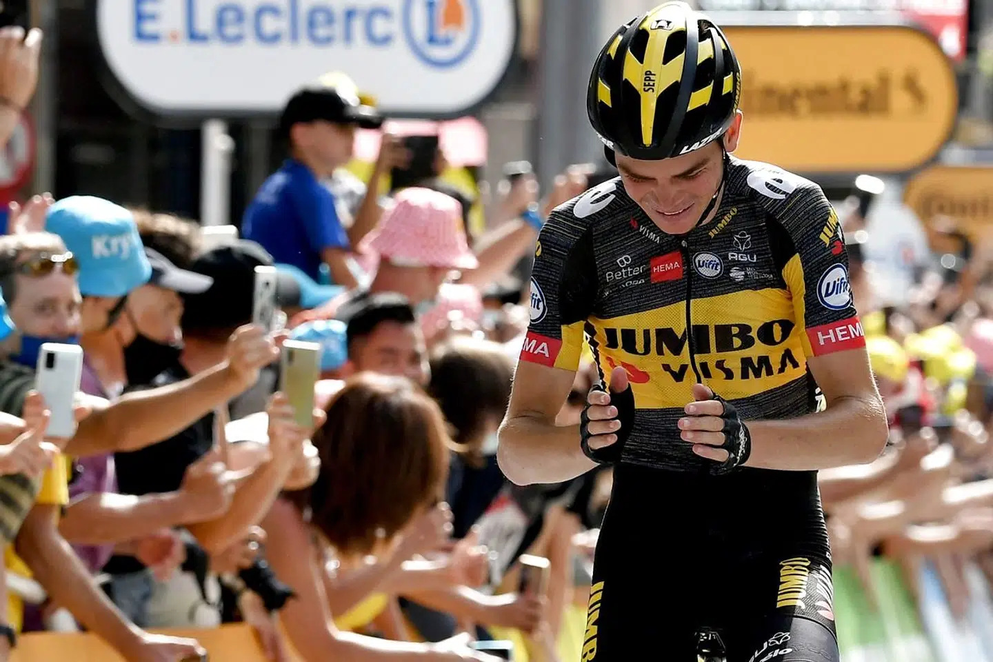 Sepp Kuss i stor triumf på 15. etape af Tour de France.