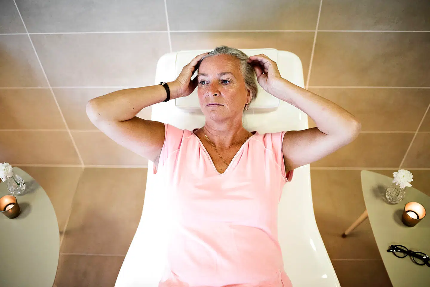 Ilse Jacobsen fotograferet i sit kurbad, Kurbadet by Ilse Jacobsen, 16. juni 2015. Ilse Jacobsen bruger sit kurbad som led i kampen mod sin gigt.