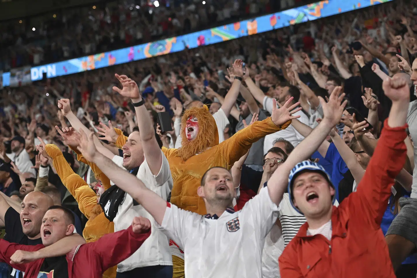 Det gik hedt for sig på tribunerne i onsdagens semifinale mellem Danmark og England, hvor flere danske fans blev chikaneret. Frank Hoermann/Sven Simon/Ritzau Scanpix