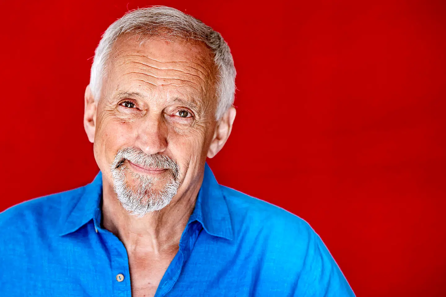 Krimikongen Jussi Adler-Olsen har opnået en ufattelig succes med sin serie om afdeling Q og er i dag god for 92 millioner kroner.