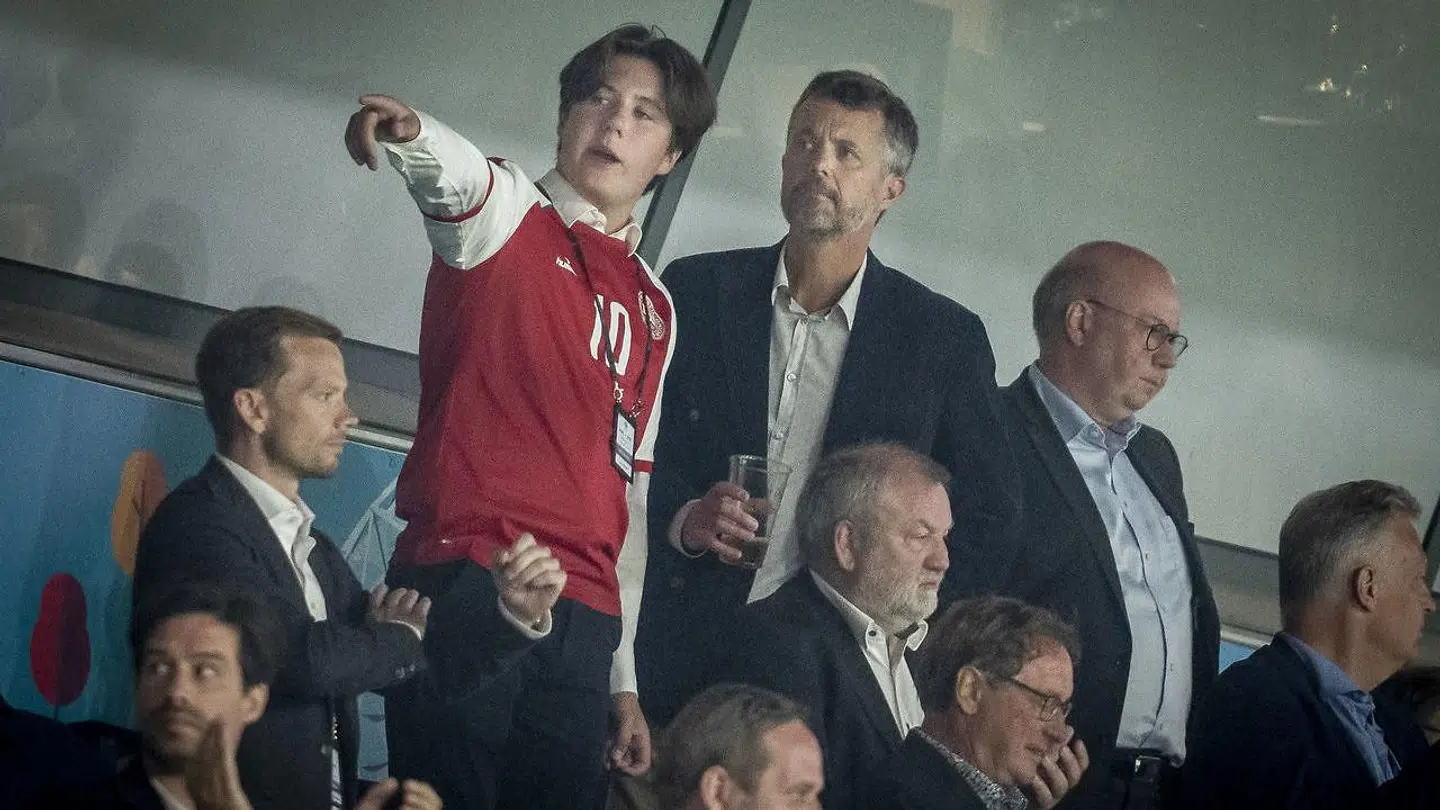 Prins Christian og kronprins Frederik under EM-kampen mellem Danmark og Rusland i Parken i København, mandag den 21. juni 2021.. (Foto: Mads Claus Rasmussen/Ritzau Scanpix)