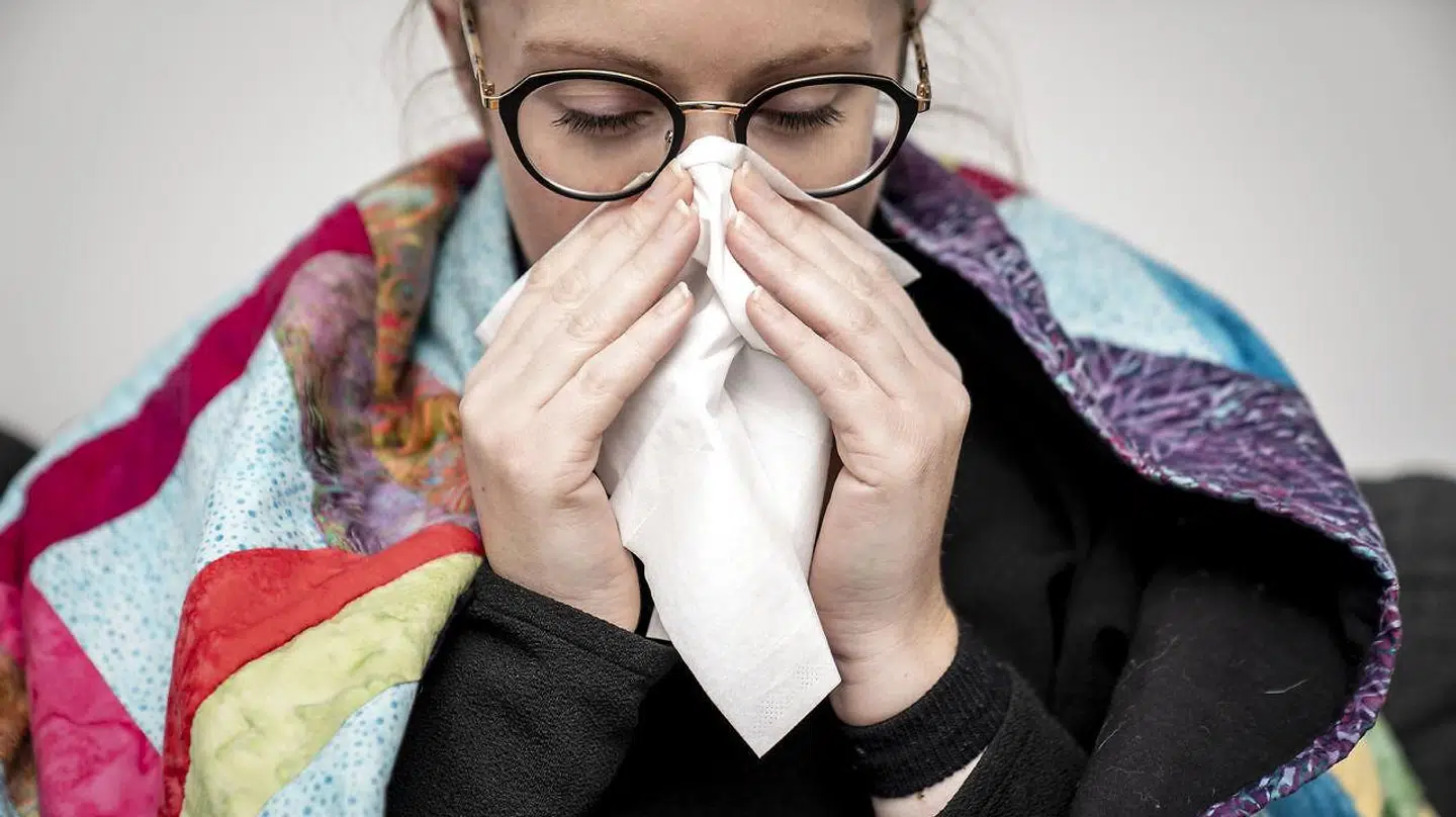 RS-virus - som ellers ikke ses om sommeren - er uventet begyndt at sprede sig i Danmark og i flere andre lande.