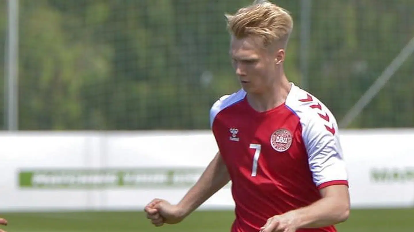 Magnus Warming i kamp for Danmarks U20-landshold denne sommer.