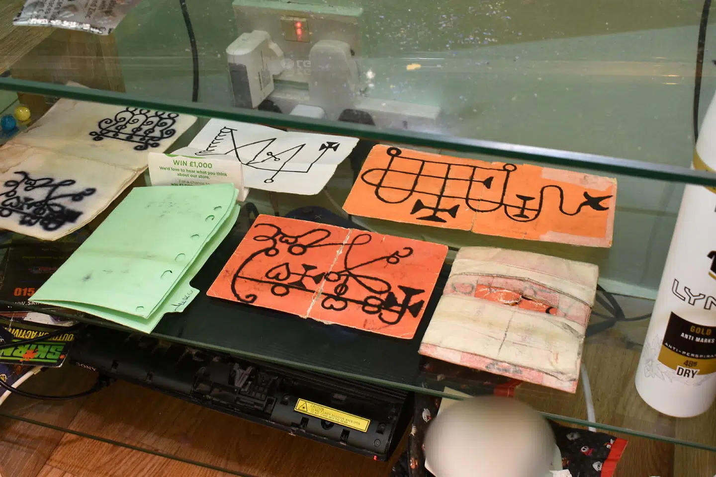 Politiet fandt flere okkulte skrivelser hjemme hos anyal Hussein.