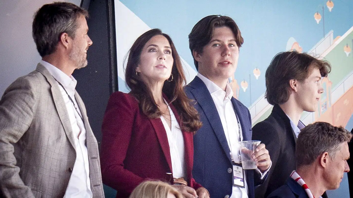 Kronprins Frederik, Kronprinsesse Mary , Prins Christian og Prins Felix før EM-kampen mellem Danmark-Belgien i Parken.