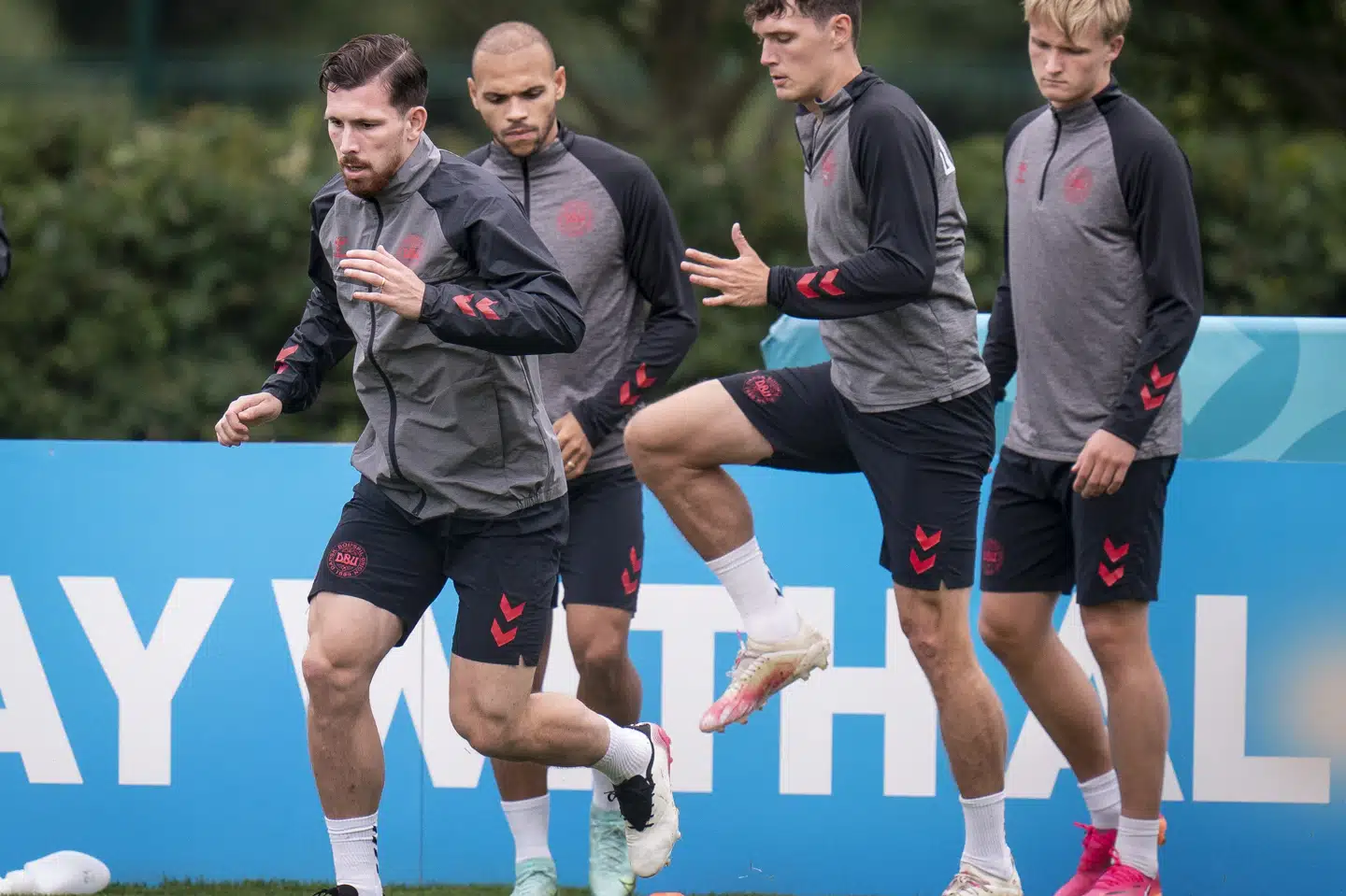 Pierre-Emile Højbjerg, Martin Braithwaite, Andreas Christensen og Kasper Dolberg starter alle inde mod England i onsdagens EM-semifinale på Wembley. Her er de fotograferet under tirsdagens landsholdstræning på Tottenhams anlæg.