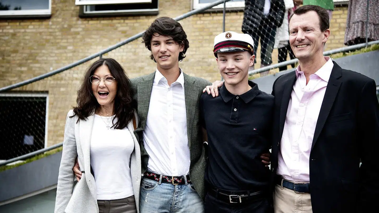 Grevinde Alexandra, Prins Nikolai, Prins Felix og Prins Joachim ved Prins Felix studenterkørsel Gammel Hellerup Gymnasium