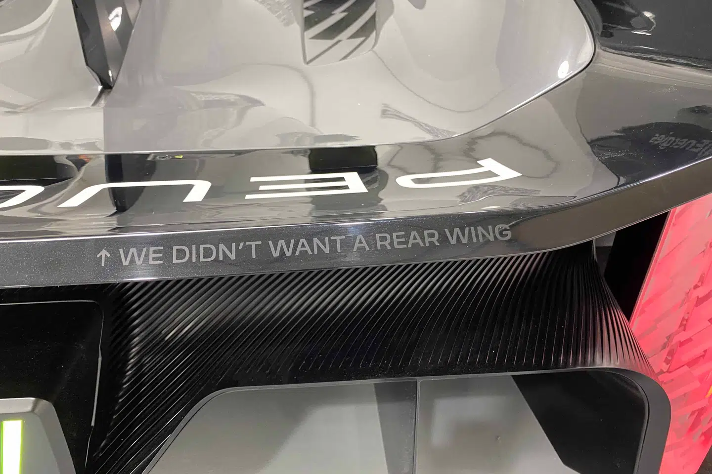 Peugeot gør kækt opmærksom på at man vil forsøge at vinde den første Le Mans-sejr i 50 år uden bagvinge på bilen.