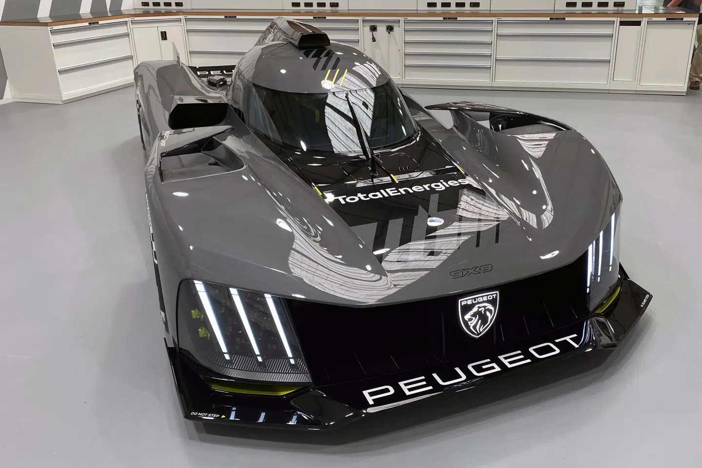 Den nye Peugeot Hypercar kommer første gang på banen ved en test i december.