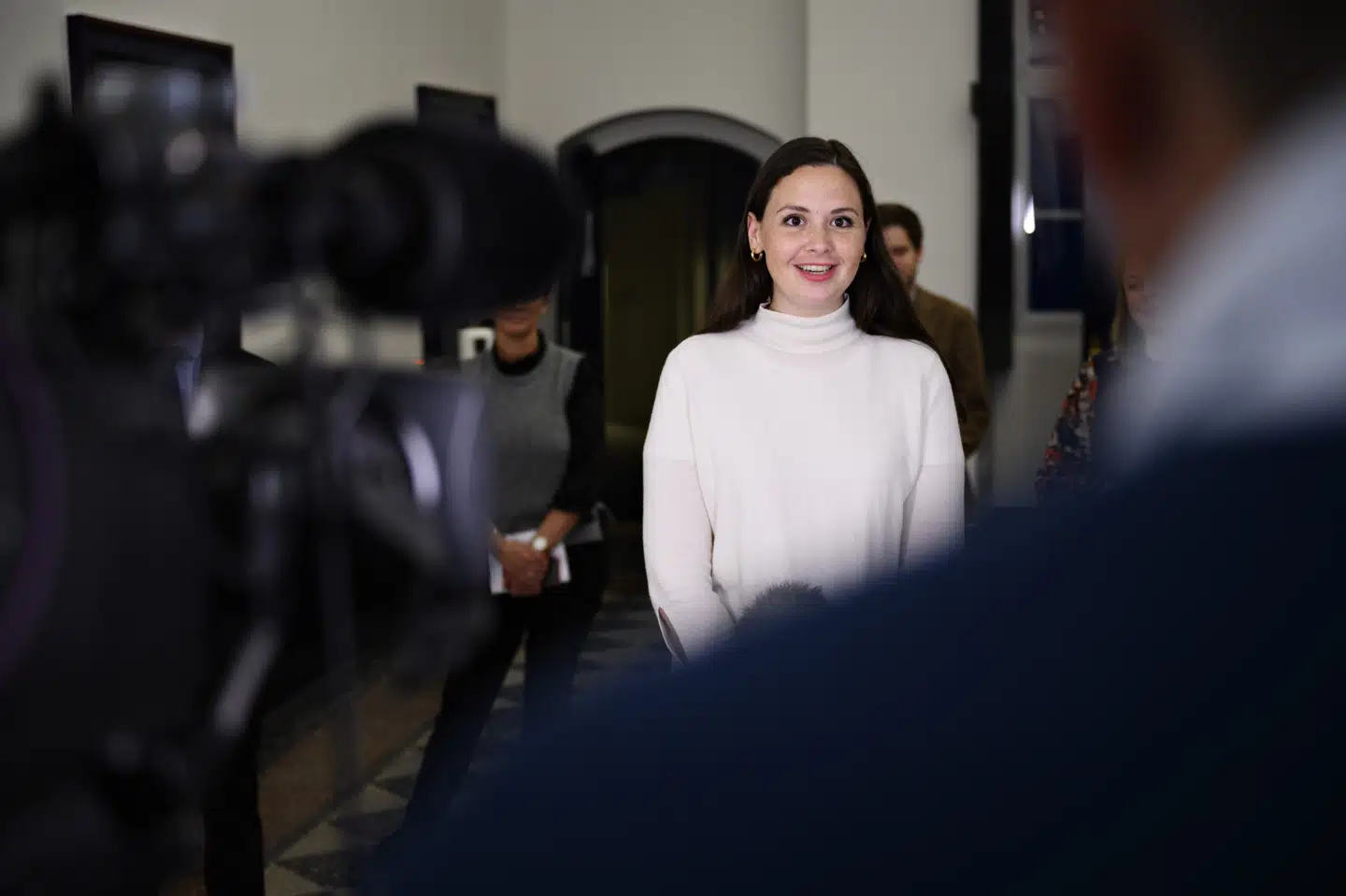 Enhedslisten vil igangsætte et forsøg, hvor udvalgte kommunalt ansatte får en 30 timers arbejdsuge. Det er et forslag til finansloven for næste år.