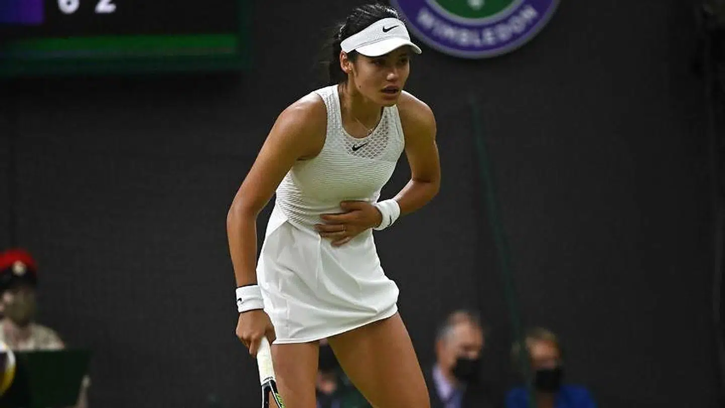 Emma Raducanu havde problemer med maven.