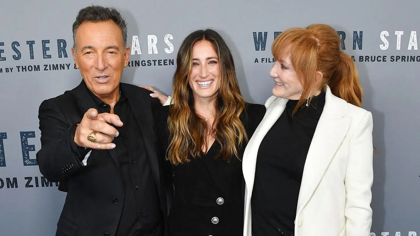 Bruce Springsteen (tv.), datteren Jessica og konen Patti Scialfa.