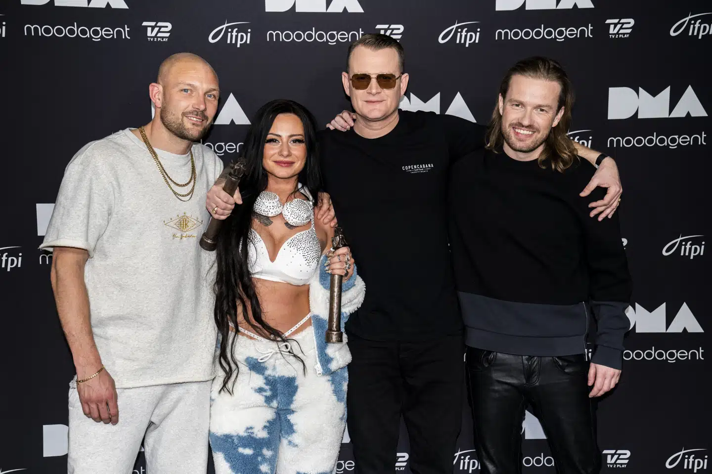 Ni af Danmarks største festivaler vil fejre muligheden for igen at samles til store musikbegivenheder, når landet genåbner helt til september. Derfor afholder de en stor koncertdag 4. september, hvor blandt andre Suspekt og Tessa optræder - her fotograferet sammen til Danish Music Awards i november sidste år. Martin Sylvest/Ritzau Scanpix