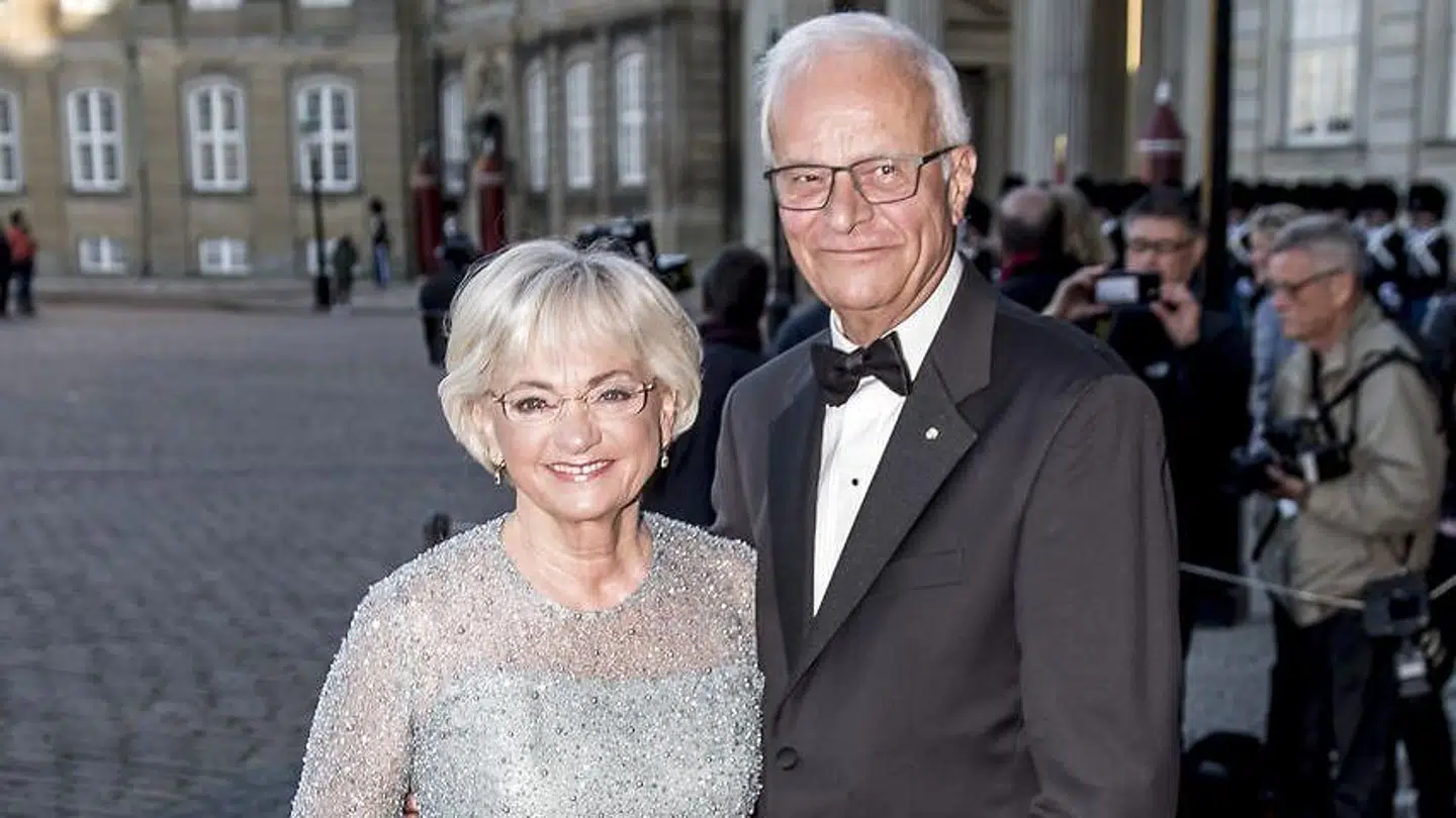 Pia Kjærsgaard med sin mand Henrik Thorup til fest på slottet.