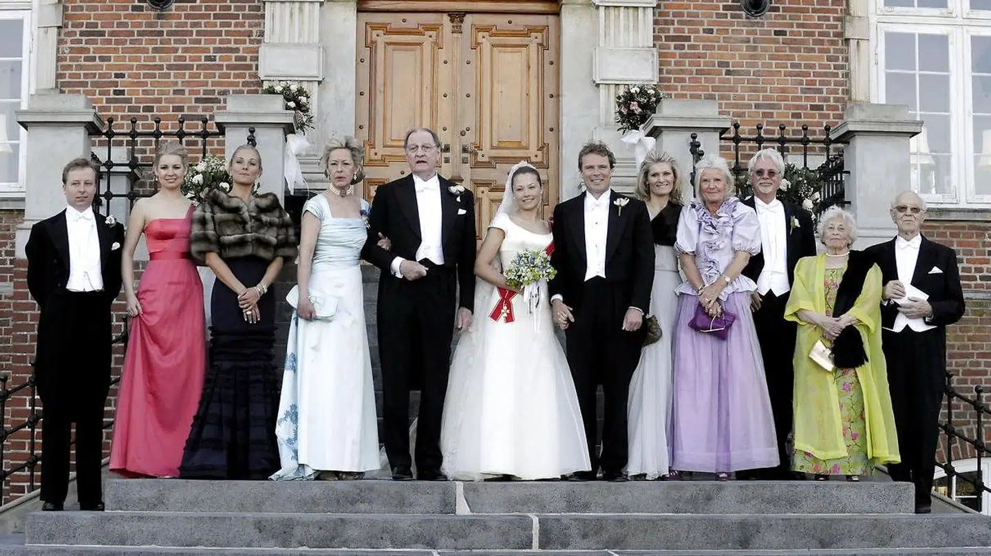 Valdemars Slot har dannet rammen om mange store begivenheder i den adelige familie Iuel-Brockdorff. Billedet her er, fra da Caroline Flemings lillesøster, Louise Iuel-Brockdorff, blev gift og blev til Louise Iuel Albinus.