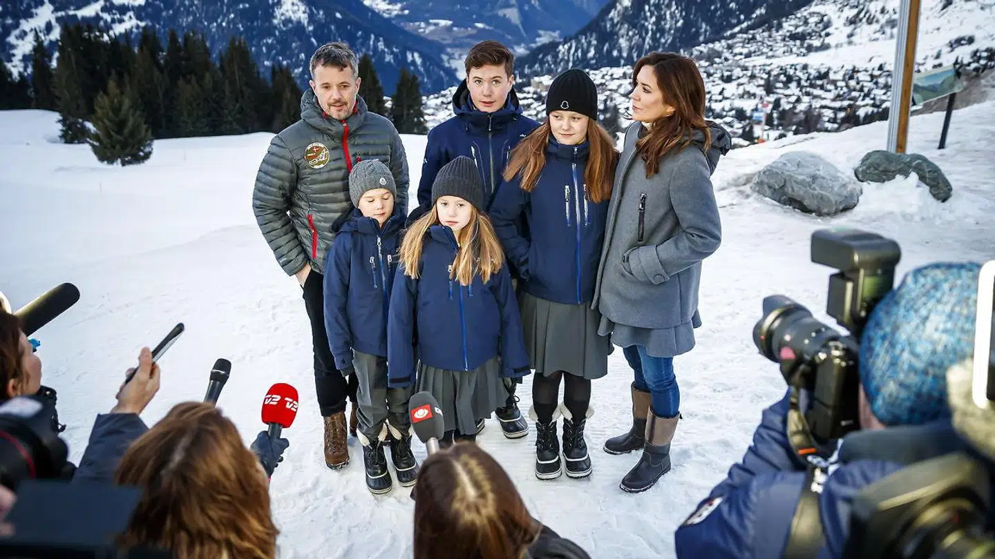 Kronprinsparret i Verbier, Schweiz med hele familien.