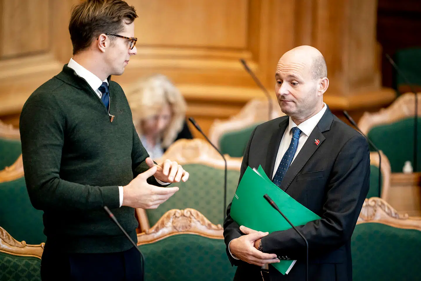Det er dårligt at gå til valg, uden at folk er helt sikre på, hvem der er blå bloks statsministerkandidat, mener Alex Vanopslagh (LA) - her med K-leder Søren Pape Poulsen. (Foto: Mads Claus Rasmussen/Ritzau Scanpix)