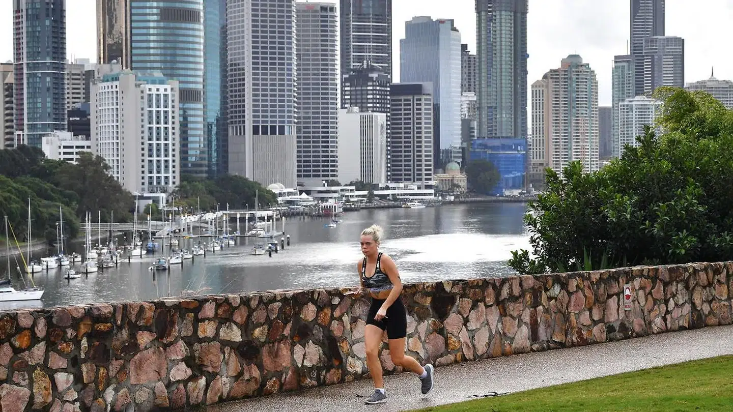 Brisbane i Australien er en af de byer, der har været tvunget til lockdown på grund af stigende coronasmitte.