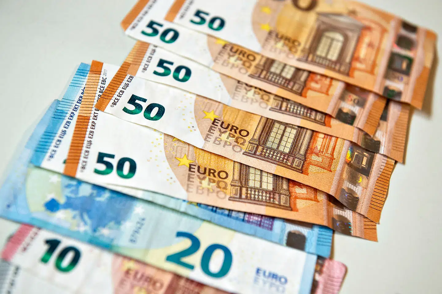 Hæv aldrig i 'danske kroner' på rejsen. Det koster et omregningsgebyr.