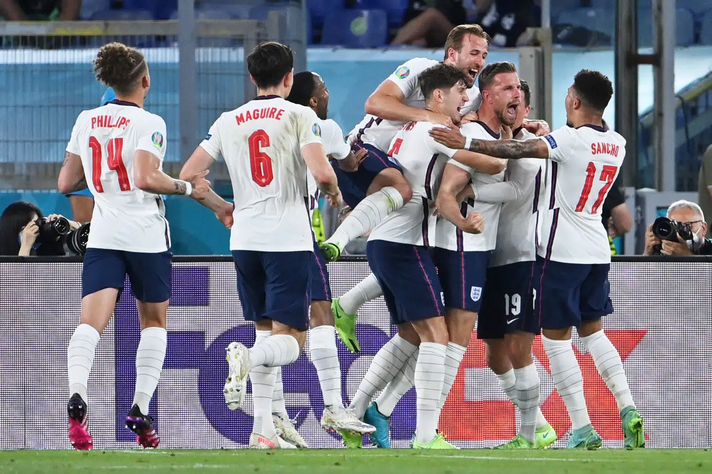 England smadrede Ukraine med 4-0 i EM-kvartfinalen, og jublen var massiv.