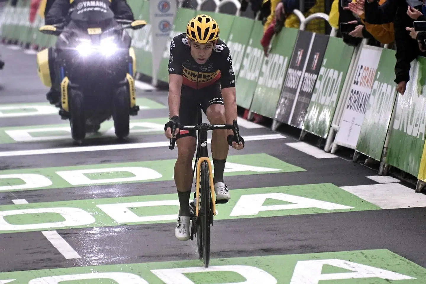 Wout Van Aert så slukøret ud, da han kørte i mål.