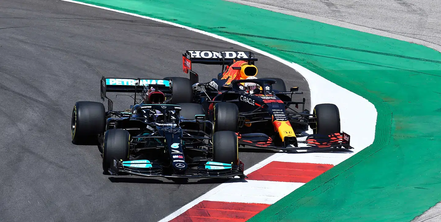 Formel 1-VM 2021 har udviklet sig til en tæt kamp mellem Lewis Hamilton (Mercedes) og Max Verstappen (Red Bull-Honda).