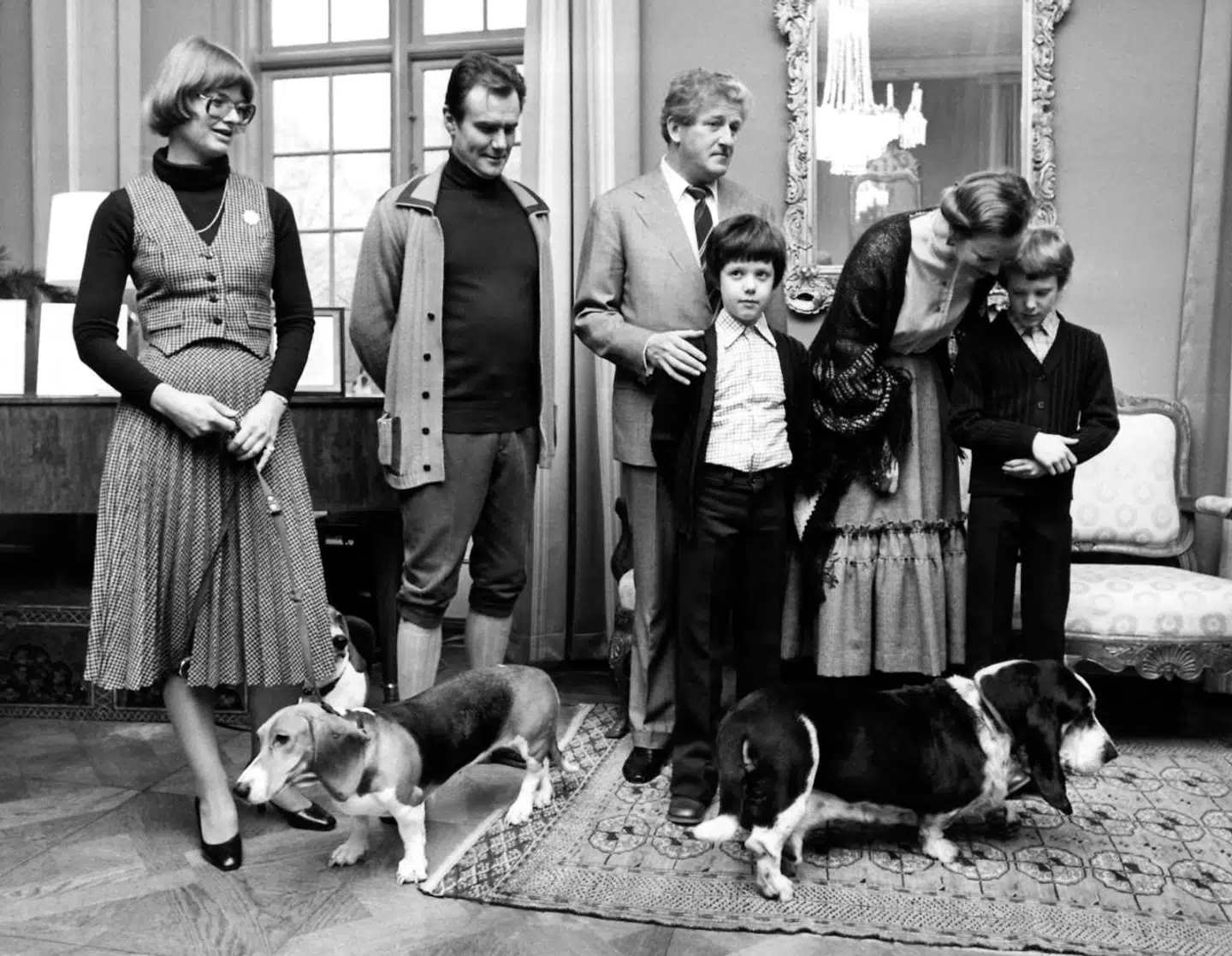 Som ni-årig fik prins Joachim Schackenborg Slot. Her er han og den kongelige familie sammen med lensgreve Hans Schack og lensgrevinde Karin i 1978. Foto Willy Lund.