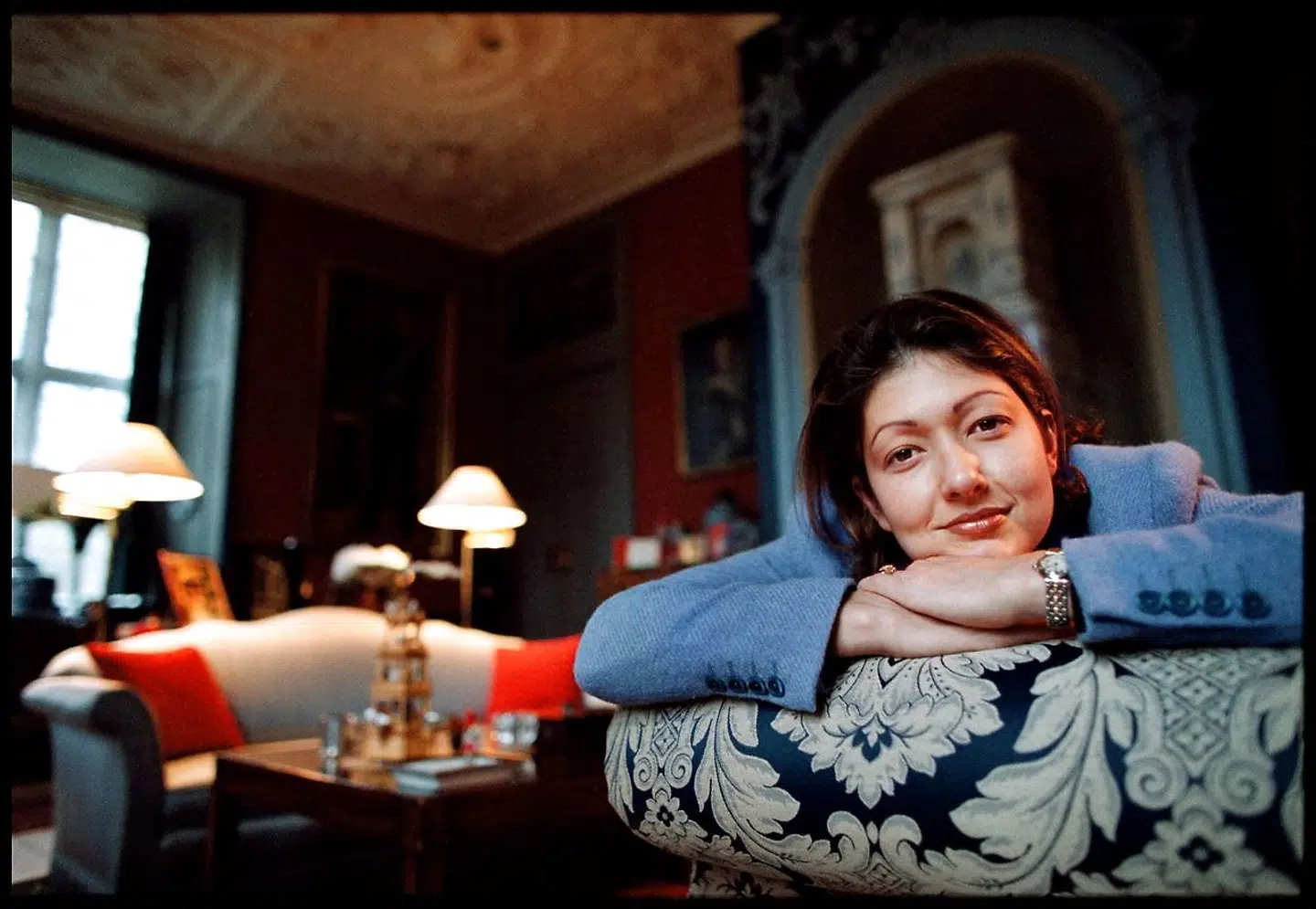 Grevinde Alexandra, dengang det var hende, der slængede sig i sofaerne på Schackenborg Slot. Foto Claus Bjørn Larsen.
