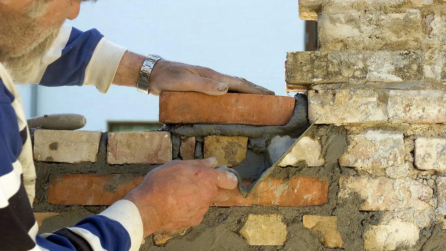 Flere boligejere er i forårs- og sommermånederne udsat for fup-håndværkere, der snyder dem for penge og laver et dårligt eller halvfærdigt arbejde.