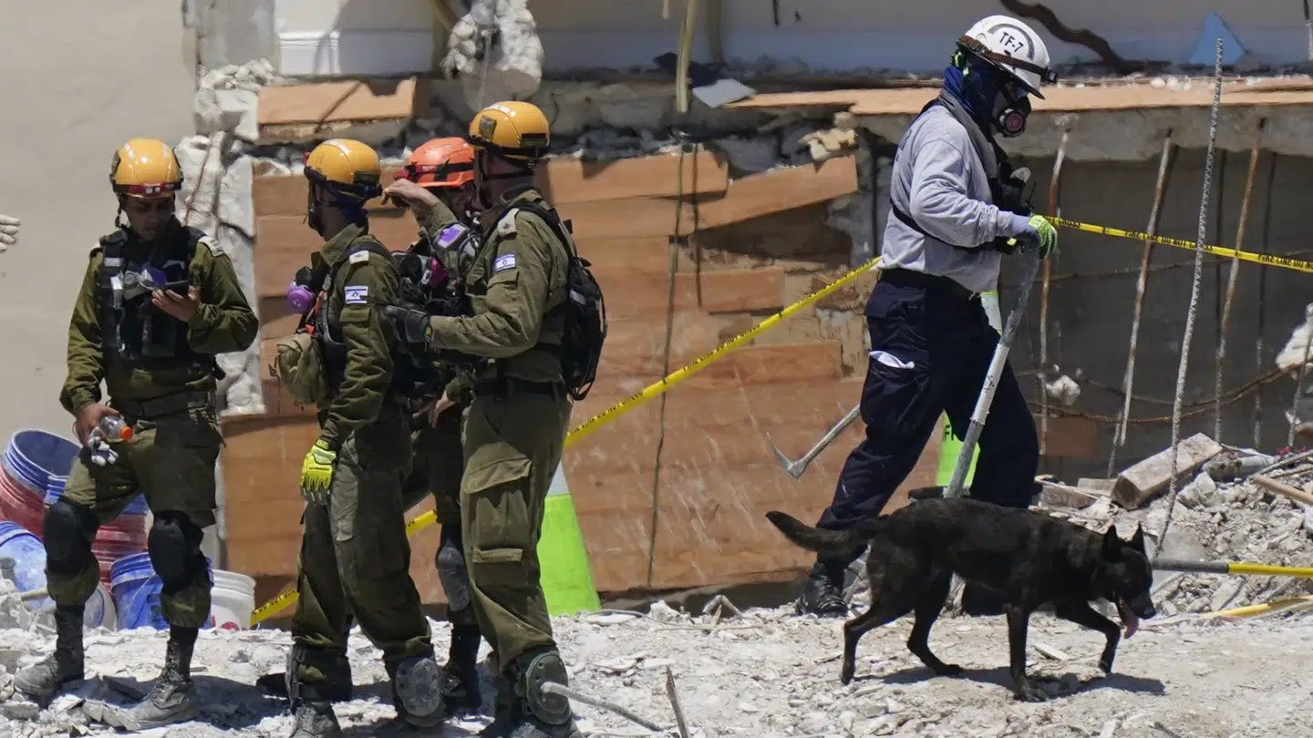 Redningsmandskab har arbejdet i døgndrift siden kollapset torsdag i sidste uge. Og håbet om at finde levende i murbrokkerne bliver mindre og mindre. Mark Humphrey/Ritzau Scanpix