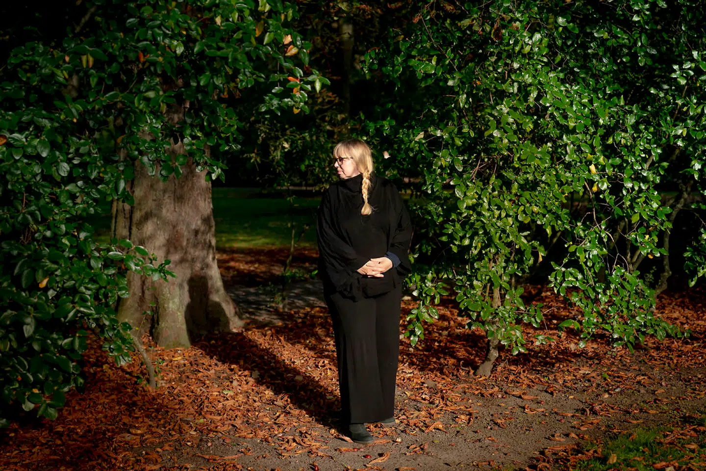 Kristina Olsson, som i dag er 49 år, troede, at hun og Naser Khader skulle have en kop kaffe og tale om dansk integrationspolitik, da hun i 2000 mødte op ved hans kontor. I stedet er det hendes oplevelse, at han tiltvang sig sex med hende mod hendes vilje, fortæller hun.