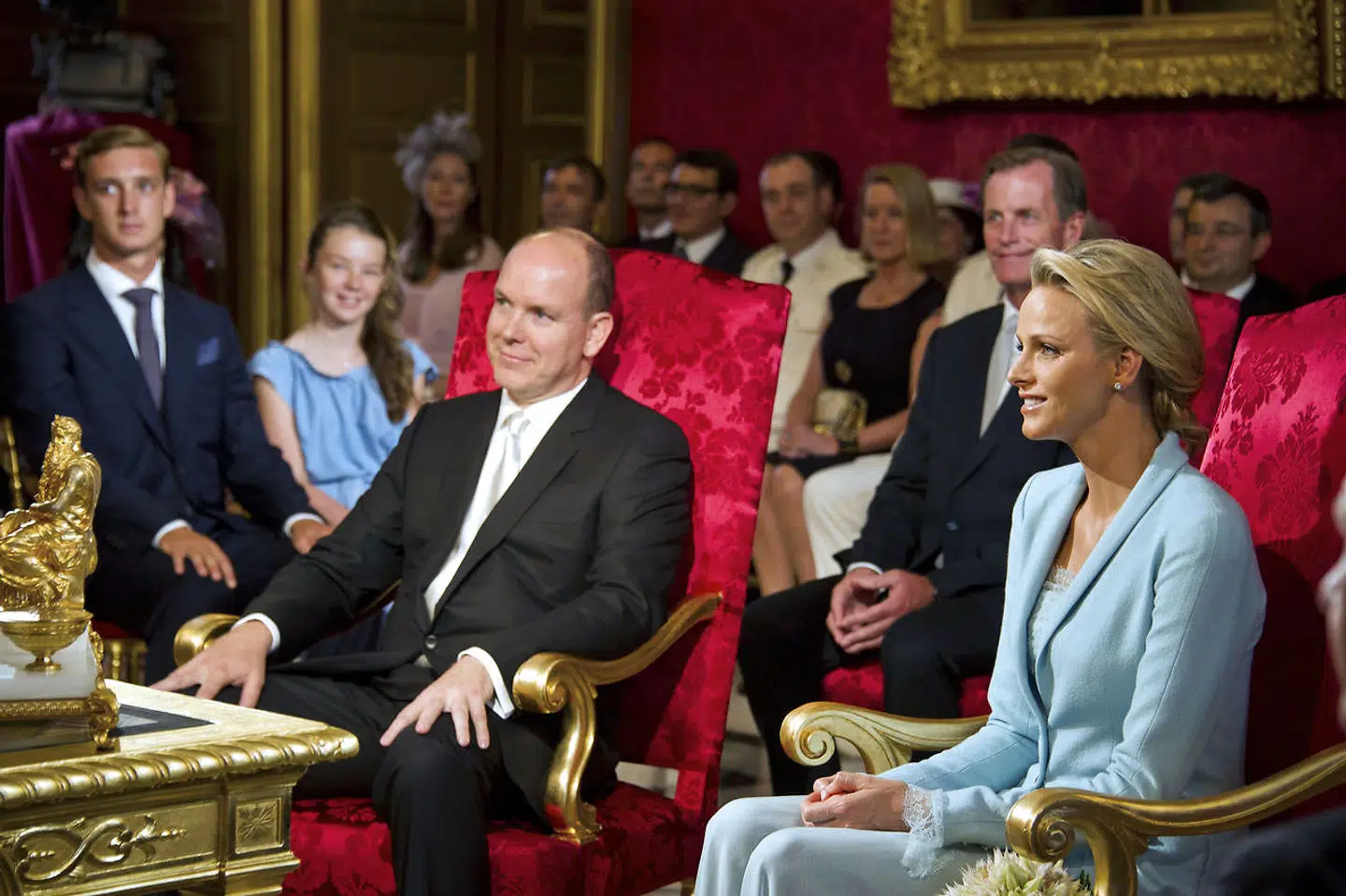 Fra den civile vielse 1. juli. Årsagen til de to bryllupsdage skal findes i de monegaskiske bryllupstraditioner. Der er et ægteskab først juridisk bindende efter den borgerlige ceremoni.