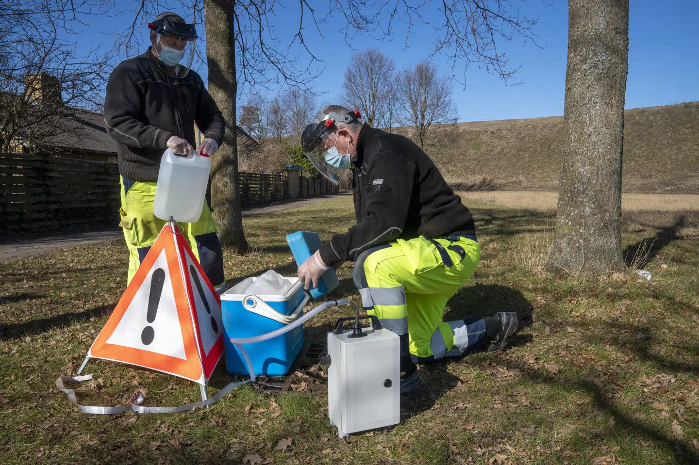 Eurofins Danmark har været med i en forsøgsordning i blandt andet Ishøj og på Bornholm, hvor spildevandet er blevet testet for corona. Her er det i Ishøj. Nu bliver metoden rullet ud i et nationalt forsøg på 20 rensningsanlæg. Eurofins analyserer prøverne. Og det er de rutinerede i, for de analyserer allerede prøver fra mange lande. Herunder Holland og Storbritannien. (Arkivfoto) Søren Bidstrup/Ritzau Scanpix